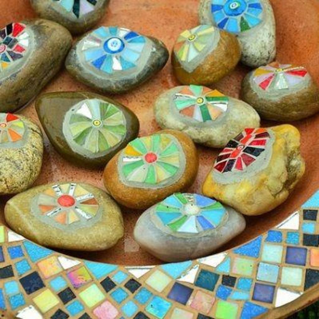 https://pixabay.com/de/photos/steine-mosaik-muster-bunt-1242476/